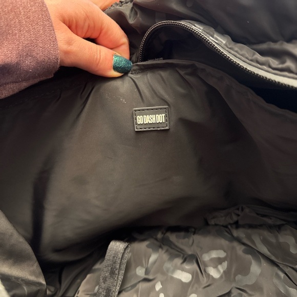 Go Dash Dot Black Quilted Camo Duffel Gym Bag Travel Tote w/ Removable Pouch - Picture 5 of 11